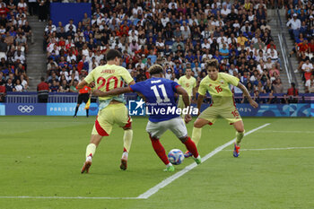 2024-08-09 - Désiré Doué of France and Juanlu Sánchez of Spain, Football, Men's Gold Medal Match between France and Spain during the Olympic Games Paris 2024 on 9 August 2024 at Parc des Princes in Paris, France - OLYMPIC GAMES PARIS 2024 - 09/08 - OLYMPIC GAMES PARIS 2024 - OLYMPIC GAMES