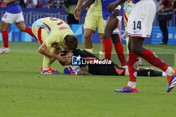 2024-08-09 - Arnau Tenas and Adrián Bernabé of Spain, Football, Men's Gold Medal Match between France and Spain during the Olympic Games Paris 2024 on 9 August 2024 at Parc des Princes in Paris, France - OLYMPIC GAMES PARIS 2024 - 09/08 - OLYMPIC GAMES PARIS 2024 - OLYMPIC GAMES