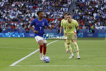 2024-08-09 - Michael Olise of France and Jon Pacheco of Spain, Football, Men's Gold Medal Match between France and Spain during the Olympic Games Paris 2024 on 9 August 2024 at Parc des Princes in Paris, France - OLYMPIC GAMES PARIS 2024 - 09/08 - OLYMPIC GAMES PARIS 2024 - OLYMPIC GAMES