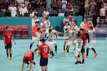 2024-08-09 - Germany players celebrate, Handball, Men's Semifinal between Germany and Spain during the Olympic Games Paris 2024 on 9 August 2024 at Pierre Mauroy stadium in Villeneuve-d'Ascq near Lille, France - OLYMPIC GAMES PARIS 2024 - 09/08 - OLYMPIC GAMES PARIS 2024 - OLYMPIC GAMES