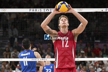 2024-08-09 - Maxwell Holt (USA), Volleyball, Men's Bronze Medal Match between Italy and United States during the Olympic Games Paris 2024 on 9 August 2024 at South Paris Arena in Paris, France - OLYMPIC GAMES PARIS 2024 - 09/08 - OLYMPIC GAMES PARIS 2024 - OLYMPIC GAMES