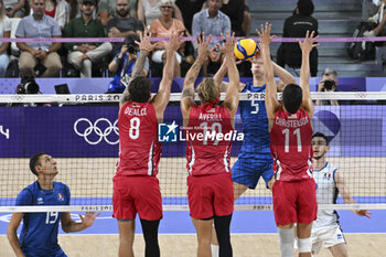 2024-08-09 - Alessandro Michieletto (Italy) and Torey Defalco, Taylor Averill, Micah Christenson (USA), Volleyball, Men's Bronze Medal Match between Italy and United States during the Olympic Games Paris 2024 on 9 August 2024 at South Paris Arena in Paris, France - OLYMPIC GAMES PARIS 2024 - 09/08 - OLYMPIC GAMES PARIS 2024 - OLYMPIC GAMES