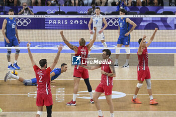 2024-08-09 - Celebration of USA, Volleyball, Men's Bronze Medal Match between Italy and United States during the Olympic Games Paris 2024 on 9 August 2024 at South Paris Arena in Paris, France - OLYMPIC GAMES PARIS 2024 - 09/08 - OLYMPIC GAMES PARIS 2024 - OLYMPIC GAMES