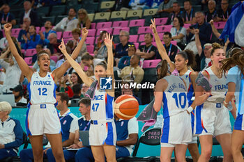 2024-08-09 - Bench of France celebrate, Basketball, Women's Semifinal between France and Belgium during the Olympic Games Paris 2024 on 9 August 2024 at Bercy Arena in Paris, France - OLYMPIC GAMES PARIS 2024 - 09/08 - OLYMPIC GAMES PARIS 2024 - OLYMPIC GAMES