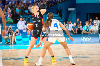 2024-08-09 - Julie Vanloo of Belgium and Marine Fauthoux of France, Basketball, Women's Semifinal between France and Belgium during the Olympic Games Paris 2024 on 9 August 2024 at Bercy Arena in Paris, France - OLYMPIC GAMES PARIS 2024 - 09/08 - OLYMPIC GAMES PARIS 2024 - OLYMPIC GAMES