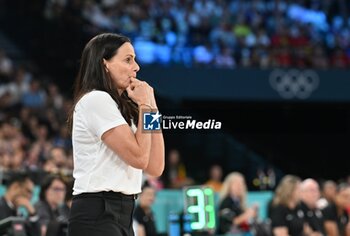 2024-08-09 - Coach Sandy Brondello (AUS), Basketball, Women's Semifinal between United States and Australia during the Olympic Games Paris 2024 on 9 August 2024 at Bercy Arena in Paris, France - OLYMPIC GAMES PARIS 2024 - 09/08 - OLYMPIC GAMES PARIS 2024 - OLYMPIC GAMES