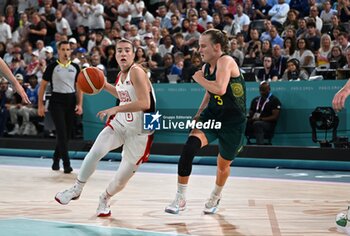 2024-08-09 - Sabrina Ionescu (USA) and Kristy Wallace (AUS), Basketball, Women's Semifinal between United States and Australia during the Olympic Games Paris 2024 on 9 August 2024 at Bercy Arena in Paris, France - OLYMPIC GAMES PARIS 2024 - 09/08 - OLYMPIC GAMES PARIS 2024 - OLYMPIC GAMES