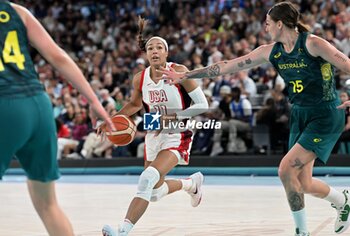 2024-08-09 - Napheesa Collier (USA), Cayla George (AUS), Basketball, Women's Semifinal between United States and Australia during the Olympic Games Paris 2024 on 9 August 2024 at Bercy Arena in Paris, France - OLYMPIC GAMES PARIS 2024 - 09/08 - OLYMPIC GAMES PARIS 2024 - OLYMPIC GAMES