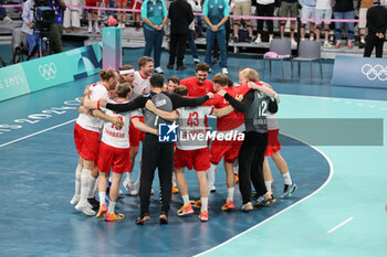 2024-08-09 - Denmark players celebrate, Handball, Men's Semifinal between Slovenia and Denmark during the Olympic Games Paris 2024 on 9 August 2024 at Pierre Mauroy stadium in Villeneuve-d'Ascq near Lille, France - OLYMPIC GAMES PARIS 2024 - 09/08 - OLYMPIC GAMES PARIS 2024 - OLYMPIC GAMES