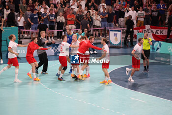 2024-08-09 - Denmark players celebrate, Handball, Men's Semifinal between Slovenia and Denmark during the Olympic Games Paris 2024 on 9 August 2024 at Pierre Mauroy stadium in Villeneuve-d'Ascq near Lille, France - OLYMPIC GAMES PARIS 2024 - 09/08 - OLYMPIC GAMES PARIS 2024 - OLYMPIC GAMES