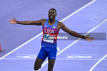 2024-08-09 - BENJAMIN Rai ( USA ) Gold medal, Athletics, Men's 400m Hurdles Final during the Olympic Games Paris 2024 on 9 August 2024 at Stade de France in Saint-Denis near Paris, France - OLYMPIC GAMES PARIS 2024 - 09/08 - OLYMPIC GAMES PARIS 2024 - OLYMPIC GAMES