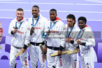 2024-08-09 - AZU Jeremiah, HINCHLIFFE Louie, HUGHES Zharnel, KILTY Richard and MITCHELL BLAKE Nethaneel ( Team Great Britain ) Bronze medal, Athletics, Men's 4 x 100m Relay Final during the Olympic Games Paris 2024 on 9 August 2024 at Stade de France in Saint-Denis near Paris, France - OLYMPIC GAMES PARIS 2024 - 09/08 - OLYMPIC GAMES PARIS 2024 - OLYMPIC GAMES