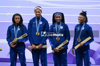 2024-08-09 - JEFFERSON Melissa, RICHARDSON Sha carri, TERRY Twanisha, HOMAS Gabrielle ( Team USA ) Gold medal, Athletics, Women's 4 x 100m Relay Final during the Olympic Games Paris 2024 on 9 August 2024 at Stade de France in Saint-Denis near Paris, France - OLYMPIC GAMES PARIS 2024 - 09/08 - OLYMPIC GAMES PARIS 2024 - OLYMPIC GAMES