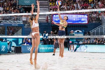 2024-08-09 - Eduarda Santos Lisboa (BRA), Beach Volleyball, Women's Gold Medal Match between Brazil and Canada during the Olympic Games Paris 2024 on 9 August 2024 at Eiffel Tower Stadium in Paris, France - OLYMPIC GAMES PARIS 2024 - 09/08 - OLYMPIC GAMES PARIS 2024 - OLYMPIC GAMES