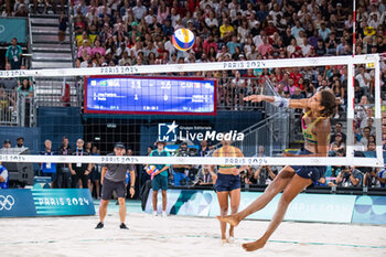 2024-08-09 - Ana Patricia Silva Ramos (BRA), Beach Volleyball, Women's Gold Medal Match between Brazil and Canada during the Olympic Games Paris 2024 on 9 August 2024 at Eiffel Tower Stadium in Paris, France - OLYMPIC GAMES PARIS 2024 - 09/08 - OLYMPIC GAMES PARIS 2024 - OLYMPIC GAMES