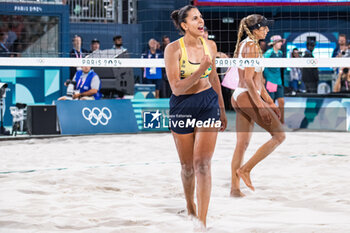 2024-08-09 - Eduarda Santos Lisboa (BRA), Beach Volleyball, Women's Gold Medal Match between Brazil and Canada during the Olympic Games Paris 2024 on 9 August 2024 at Eiffel Tower Stadium in Paris, France - OLYMPIC GAMES PARIS 2024 - 09/08 - OLYMPIC GAMES PARIS 2024 - OLYMPIC GAMES