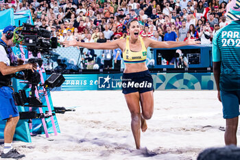 2024-08-09 - Eduarda Santos Lisboa (BRA), Beach Volleyball, Women's Gold Medal Match between Brazil and Canada during the Olympic Games Paris 2024 on 9 August 2024 at Eiffel Tower Stadium in Paris, France - OLYMPIC GAMES PARIS 2024 - 09/08 - OLYMPIC GAMES PARIS 2024 - OLYMPIC GAMES