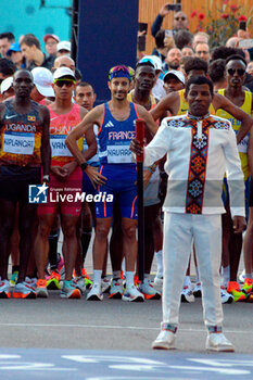 2024-08-10 - Haile Gebreselassie. Matathon legend, at the start - MEN'S MARATHON - OLYMPIC GAMES PARIS 2024 - OLYMPIC GAMES