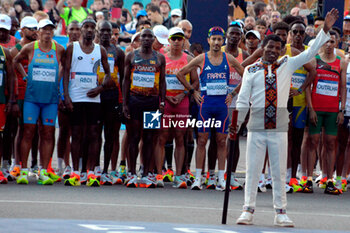 2024-08-10 - Haile Gebreselassie. Matathon legend, at the start - MEN'S MARATHON - OLYMPIC GAMES PARIS 2024 - OLYMPIC GAMES