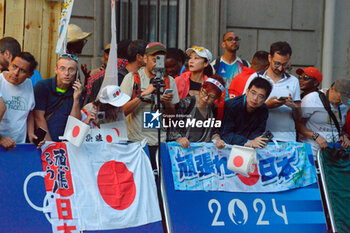 2024-08-10 - Fans at the start - MEN'S MARATHON - OLYMPIC GAMES PARIS 2024 - OLYMPIC GAMES