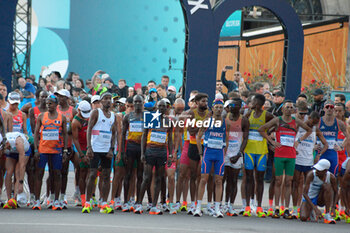 2024-08-10 - Before the Start - MEN'S MARATHON - OLYMPIC GAMES PARIS 2024 - OLYMPIC GAMES