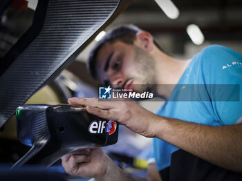 2024-02-23 - mechanic, mecanicien during the Prologue of the 2024 FIA World Endurance Championship, from February 24 to 26, 2024 on the Losail International Circuit in Lusail, Qatar - FIA WEC - PROLOGUE 2024 - QATAR - ENDURANCE - MOTORS