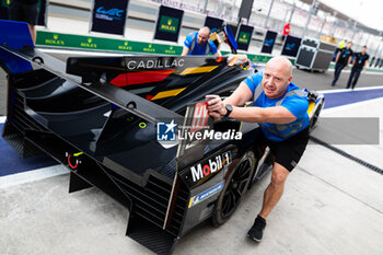 2024-02-25 - Cadillac V-Series.R in pitlane, during the Prologue of the 2024 FIA World Endurance Championship, from February 24 to 26, 2024 on the Losail International Circuit in Lusail, Qatar - FIA WEC - PROLOGUE 2024 - QATAR - ENDURANCE - MOTORS