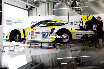 2024-02-25 - 92 MALYKHIN Aliaksandr (kna), STURM Joel (ger), BACHLER Klaus (aut), Manthey Purerxcing, Porsche 911 GT3 R #91, garage, box, during the Prologue of the 2024 FIA World Endurance Championship, from February 24 to 26, 2024 on the Losail International Circuit in Lusail, Qatar - FIA WEC - PROLOGUE 2024 - QATAR - ENDURANCE - MOTORS