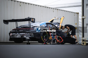 2024-02-25 - Manthey Purerxcing, Porsche 911 GT3 R #91, ambiance during the Prologue of the 2024 FIA World Endurance Championship, from February 24 to 26, 2024 on the Losail International Circuit in Lusail, Qatar - FIA WEC - PROLOGUE 2024 - QATAR - ENDURANCE - MOTORS