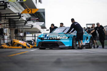 2024-02-25 - 77 BARKER Ben (gbr), HARDWICK Ryan (usa), ROBICHON Zacharie (can), Proton Competition, Ford Mustang GT3 #77, ambiance during the Prologue of the 2024 FIA World Endurance Championship, from February 24 to 26, 2024 on the Losail International Circuit in Lusail, Qatar - FIA WEC - PROLOGUE 2024 - QATAR - ENDURANCE - MOTORS