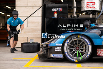 2024-02-25 - Alpine Endurance Team, Alpine A424 #36, pit stop during the Prologue of the 2024 FIA World Endurance Championship, from February 24 to 26, 2024 on the Losail International Circuit in Lusail, Qatar - FIA WEC - PROLOGUE 2024 - QATAR - ENDURANCE - MOTORS