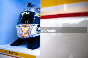 2024-02-25 - BUTTON Jenson (gbr), Hertz Team Jota, Porsche 963, helmet, casque, during the Prologue of the 2024 FIA World Endurance Championship, from February 24 to 26, 2024 on the Losail International Circuit in Lusail, Qatar - FIA WEC - PROLOGUE 2024 - QATAR - ENDURANCE - MOTORS