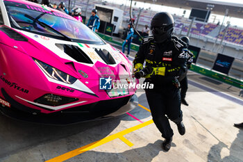 2024-02-26 - 85 BOVY Sarah (bel), PIN Doriane (fra), GATTING Michelle (dnk), Iron Dames, Lamborghini Huracan GT3 Evo2 #85, pit stop during the Prologue of the 2024 FIA World Endurance Championship, from February 24 to 26, 2024 on the Losail International Circuit in Lusail, Qatar - FIA WEC - PROLOGUE 2024 - QATAR - ENDURANCE - MOTORS