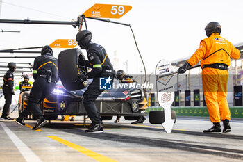 2024-02-26 - 59 SAUCY Grégoire (swi), COTTINGHAM James (gbr), COSTA Nicolas (bra), United Autosports, McLaren 720S GT3 Evo #59, pit stop during the Prologue of the 2024 FIA World Endurance Championship, from February 24 to 26, 2024 on the Losail International Circuit in Lusail, Qatar - FIA WEC - PROLOGUE 2024 - QATAR - ENDURANCE - MOTORS