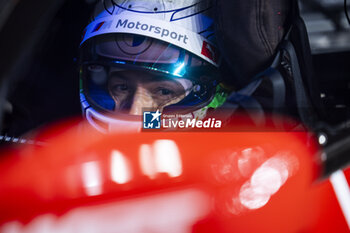2024-02-26 - FARFUS Augusto (bra), Team WRT, BMW M4 GT3, portrait during the Prologue of the 2024 FIA World Endurance Championship, from February 24 to 26, 2024 on the Losail International Circuit in Lusail, Qatar - FIA WEC - PROLOGUE 2024 - QATAR - ENDURANCE - MOTORS