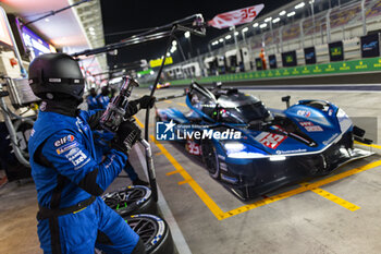 2024-02-26 - Alpine Endurance Team, pit stop during the Prologue of the 2024 FIA World Endurance Championship, from February 24 to 26, 2024 on the Losail International Circuit in Lusail, Qatar - FIA WEC - PROLOGUE 2024 - QATAR - ENDURANCE - MOTORS