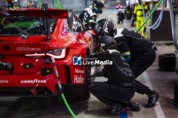 2024-02-26 - 31 FARFUS Augusto (bra), GELAEL Sean (ind), LEUNG Darren (gbr), Team WRT, BMW M4 GT3 #31, pit stop during the Prologue of the 2024 FIA World Endurance Championship, from February 24 to 26, 2024 on the Losail International Circuit in Lusail, Qatar - FIA WEC - PROLOGUE 2024 - QATAR - ENDURANCE - MOTORS