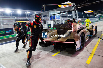 2024-02-26 - 12 STEVENS Will (gbr), NATO Norman (fra), ILOTT Callum (gbr), Hertz Team Jota, Porsche 963 #12, pit stop during the Prologue of the 2024 FIA World Endurance Championship, from February 24 to 26, 2024 on the Losail International Circuit in Lusail, Qatar - FIA WEC - PROLOGUE 2024 - QATAR - ENDURANCE - MOTORS