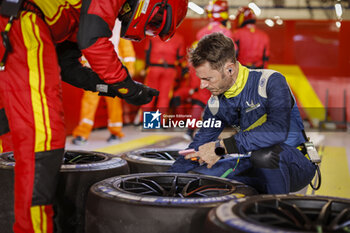2024-02-26 - michelin tire engineer during the Prologue of the 2024 FIA World Endurance Championship, from February 24 to 26, 2024 on the Losail International Circuit in Lusail, Qatar - FIA WEC - PROLOGUE 2024 - QATAR - ENDURANCE - MOTORS