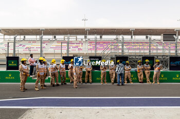 2024-02-26 - Recovery team illustration during the Prologue of the 2024 FIA World Endurance Championship, from February 24 to 26, 2024 on the Losail International Circuit in Lusail, Qatar - FIA WEC - PROLOGUE 2024 - QATAR - ENDURANCE - MOTORS
