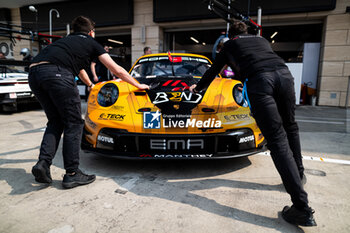 2024-02-26 - 91 LIETZ Richard (aut), SCHURING Morris (nld), SHAHIN Yasser (aus), Manthey EMA, Porsche 911 GT3 R #91, pitlane, during the Prologue of the 2024 FIA World Endurance Championship, from February 24 to 26, 2024 on the Losail International Circuit in Lusail, Qatar - FIA WEC - PROLOGUE 2024 - QATAR - ENDURANCE - MOTORS