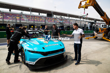 2024-02-26 - 77 BARKER Ben (gbr), HARDWICK Ryan (usa), ROBICHON Zacharie (can), Proton Competition, Ford Mustang GT3 #77, pitlane, during the Prologue of the 2024 FIA World Endurance Championship, from February 24 to 26, 2024 on the Losail International Circuit in Lusail, Qatar - FIA WEC - PROLOGUE 2024 - QATAR - ENDURANCE - MOTORS