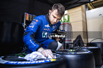 2024-02-27 - Alpine Endurance Team, mechanic, mecanicien, portrait during the Prologue of the 2024 FIA World Endurance Championship, from February 24 to 26, 2024 on the Losail International Circuit in Lusail, Qatar - FIA WEC - PROLOGUE 2024 - QATAR - ENDURANCE - MOTORS