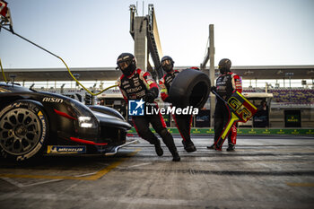 2024-02-27 - Toyota Gazoo Racing, mechanic, mecanicien, pitlane, ambiance during the Prologue of the 2024 FIA World Endurance Championship, from February 24 to 26, 2024 on the Losail International Circuit in Lusail, Qatar - FIA WEC - PROLOGUE 2024 - QATAR - ENDURANCE - MOTORS