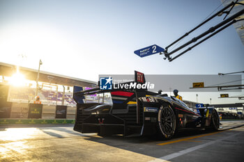2024-02-27 - 02 BAMBER Earl (nzl), LYNN Alex (gbr), BOURDAIS Sébastien (fra), Cadillac Racing, #02, pitlane, ambiance during the Prologue of the 2024 FIA World Endurance Championship, from February 24 to 26, 2024 on the Losail International Circuit in Lusail, Qatar - FIA WEC - PROLOGUE 2024 - QATAR - ENDURANCE - MOTORS