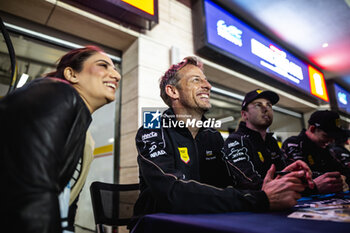 2024-03-01 - BUTTON Jenson (gbr), Hertz Team Jota, Porsche 963, portrait, autograph session, pitwall during the Qatar Airways Qatar 1812 KM, 1st round of the 2024 FIA World Endurance Championship, from February 29 to March 02, 2024 on the Losail International Circuit in Lusail, Qatar - FIA WEC - QATAR AIRWAYS QATAR 1812 KM - ENDURANCE - MOTORS