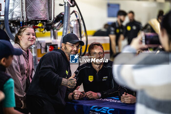 2024-03-01 - BUTTON Jenson (gbr), Hertz Team Jota, Porsche 963, portrait, autograph session, pitwall during the Qatar Airways Qatar 1812 KM, 1st round of the 2024 FIA World Endurance Championship, from February 29 to March 02, 2024 on the Losail International Circuit in Lusail, Qatar - FIA WEC - QATAR AIRWAYS QATAR 1812 KM - ENDURANCE - MOTORS