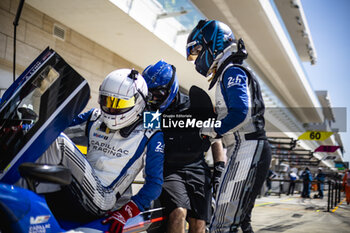 2024-03-01 - LYNN Alex (gbr), Cadillac Racing, Cadillac V-Series.R, BAMBER Earl (nzl), Cadillac Racing, Cadillac V-Series.R, portrait, pitstop, arrêt aux stands during the Qatar Airways Qatar 1812 KM, 1st round of the 2024 FIA World Endurance Championship, from February 29 to March 02, 2024 on the Losail International Circuit in Lusail, Qatar - FIA WEC - QATAR AIRWAYS QATAR 1812 KM - ENDURANCE - MOTORS