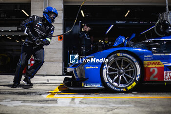 2024-03-01 - 02 BAMBER Earl (nzl), LYNN Alex (gbr), BOURDAIS Sébastien (fra), Cadillac Racing #02, Hypercar, mechanic, mecanicien, pitstop, arrêt aux stands, portrait during the Qatar Airways Qatar 1812 KM, 1st round of the 2024 FIA World Endurance Championship, from February 29 to March 02, 2024 on the Losail International Circuit in Lusail, Qatar - FIA WEC - QATAR AIRWAYS QATAR 1812 KM - ENDURANCE - MOTORS