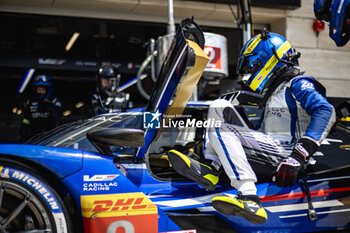 2024-03-01 - BOURDAIS Sébastien (fra), Cadillac Racing, Cadillac V-Series.R, portrait, pitstop, arrêt aux stands during the Qatar Airways Qatar 1812 KM, 1st round of the 2024 FIA World Endurance Championship, from February 29 to March 02, 2024 on the Losail International Circuit in Lusail, Qatar - FIA WEC - QATAR AIRWAYS QATAR 1812 KM - ENDURANCE - MOTORS